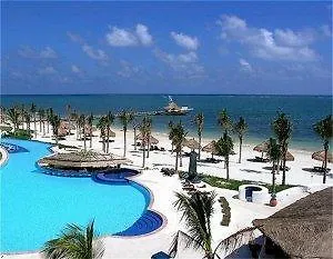 Desire Riviera Maya Pearl Resort 莫雷洛斯港